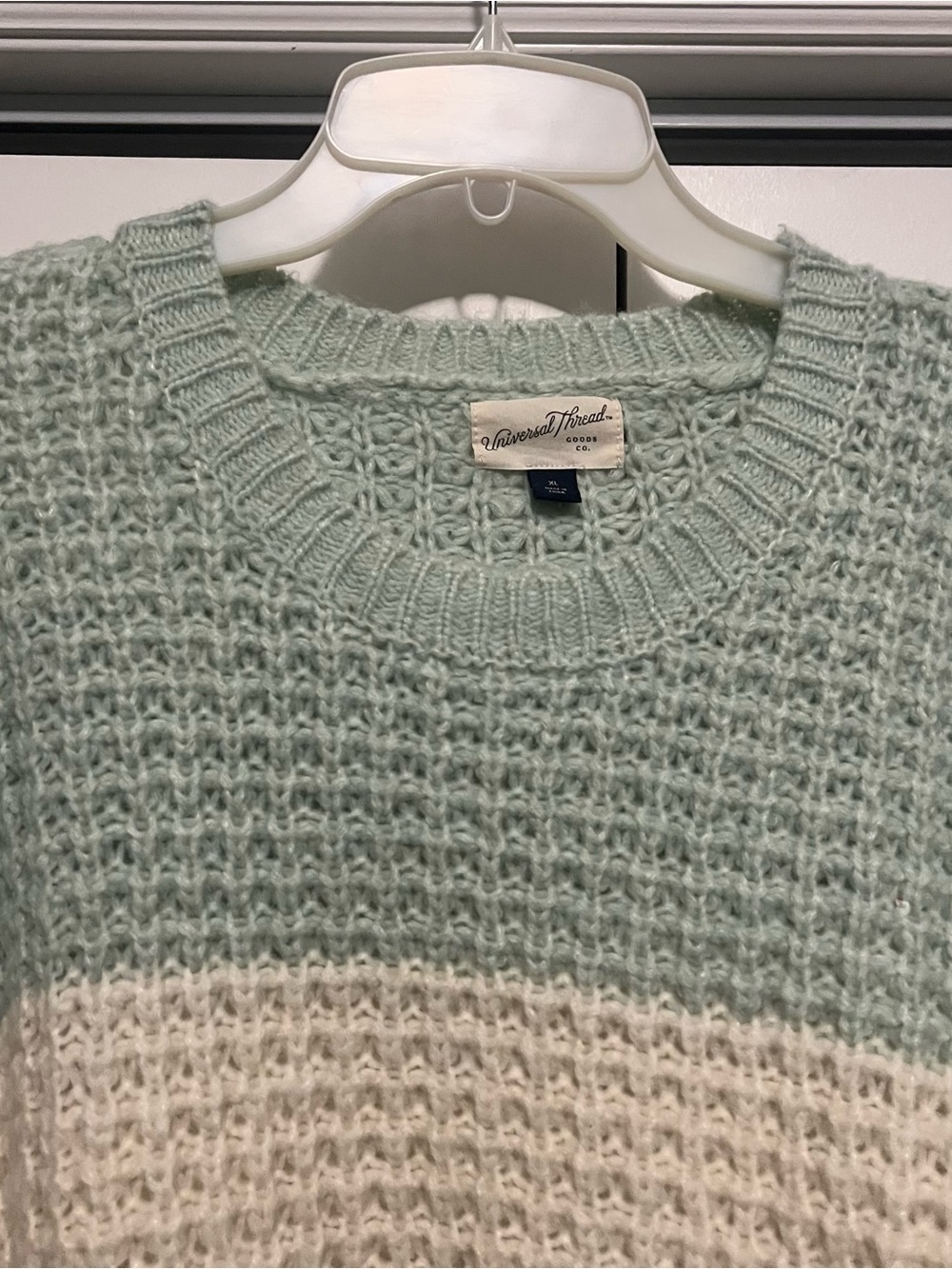 Universal Threads Sweater - Picture 3 of 4